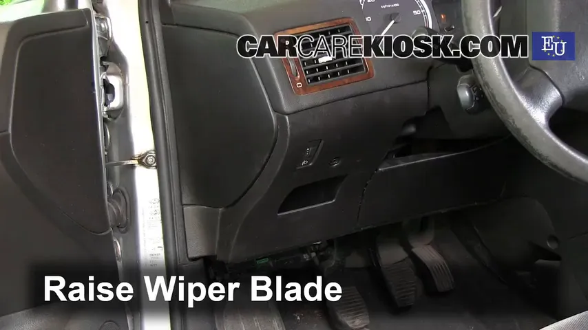 2008 Peugeot 307 XT HDi 2.0L 4 Cyl. Turbo Diesel Windshield Wiper Blade (Front) Replace Wiper Blades